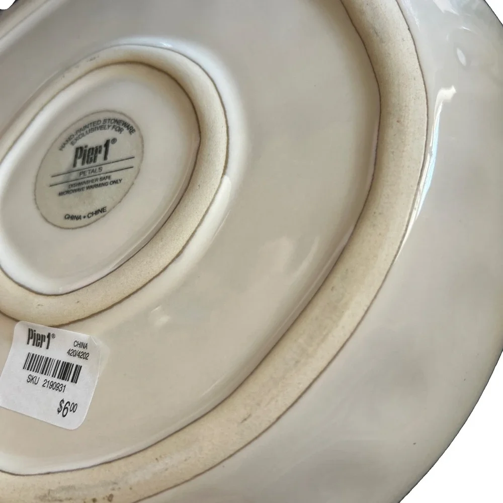 Pier 1 One Petals Stoneware Dinner plate 10.5